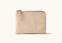 Never Lose Your EDC With Tanner Goods’ Universal Zip Wallet Never Lose Your EDC With Tanner Goods' Universal Zip Wallet