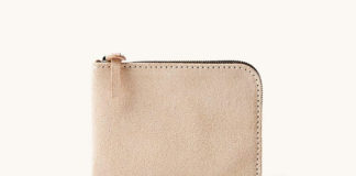 Never Lose Your EDC With Tanner Goods’ Universal Zip Wallet Never Lose Your EDC With Tanner Goods' Universal Zip Wallet