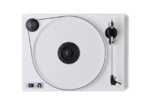 A Sleek Record Player That’ll Jazz Up Any Home