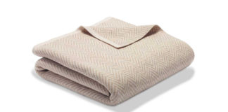 Cozy Up On Cold Nights With This Luxe Cashmere Throw